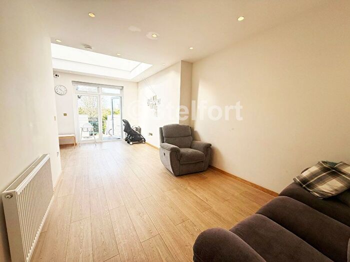 4 Bedroom Terraced House To Rent In Hamilton Road, London, NW11