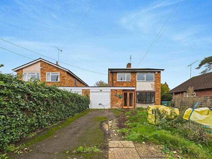 3 Bedroom Link Detached House For Sale In Burcott Lane, Bierton, Aylesbury, HP22