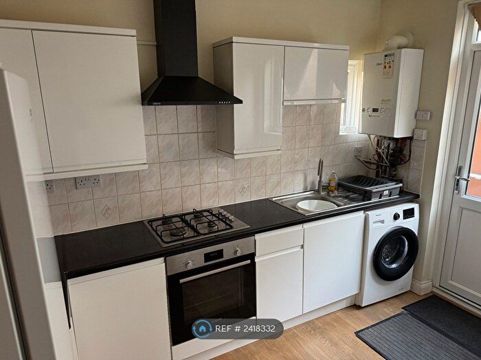 2 Bedroom Maisonette To Rent In Rothesay Avenue, London, SW20