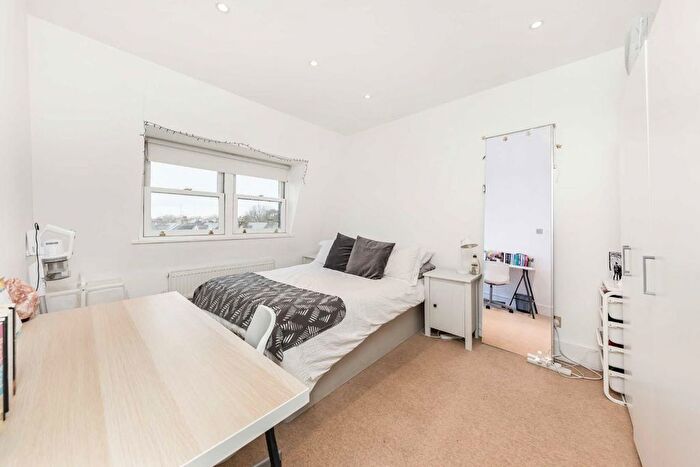 3 Bedroom Flat To Rent In College Parade, Queen's Park, NW6