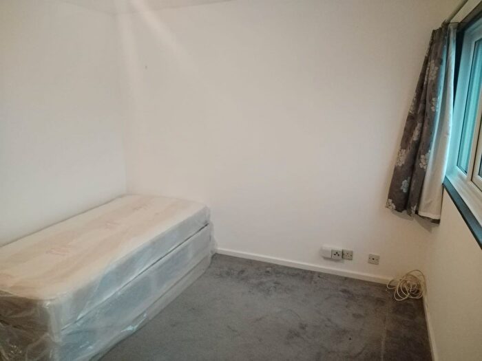 2 Bedroom Flat To Rent In Lindsey Close, Mitcham, CR4