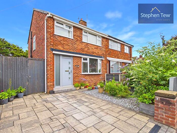 3 Bedroom Semi-Detached House For Sale In Farnell Place, Blackpool, FY4