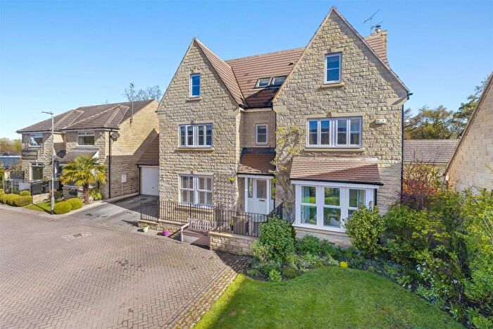 6 Bedroom Detached House For Sale In Cairn Avenue, Guiseley, LS20