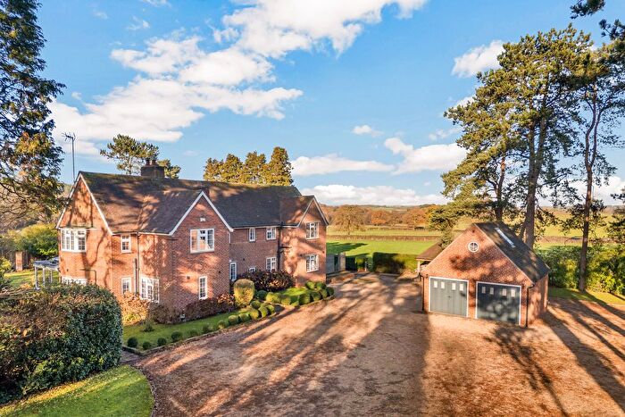 4 Bedroom Detached House For Sale In Etching Hill Road Rugeley, Staffordshire, WS15