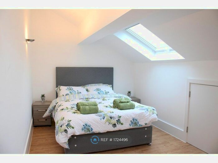 2 Bedroom Flat To Rent In Burton Road, Manchester, M20
