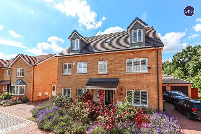 6 Bedroom Detached House To Rent In Rounton Close, Watford, Hertfordshire, WD17