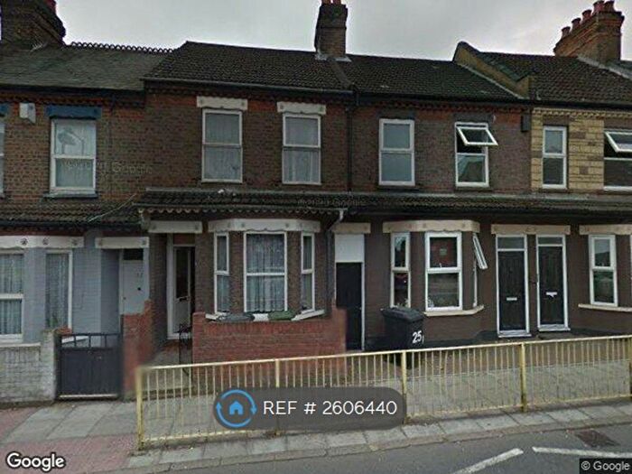 4 Bedroom Terraced House To Rent In Dallow Road, Luton, LU1