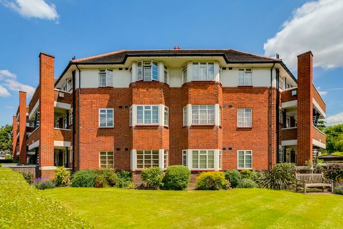 2 Bedroom Flat To Rent In St. Leonards Road London, SW14