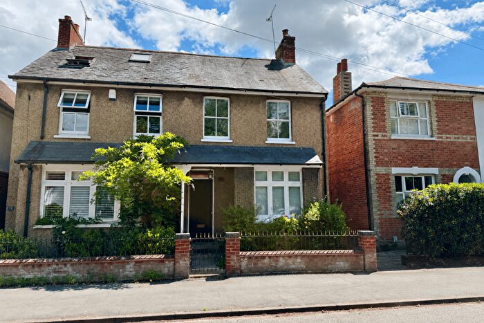 3 Bedroom Semi Detached House For Sale In Kings Ride, Camberley, GU15