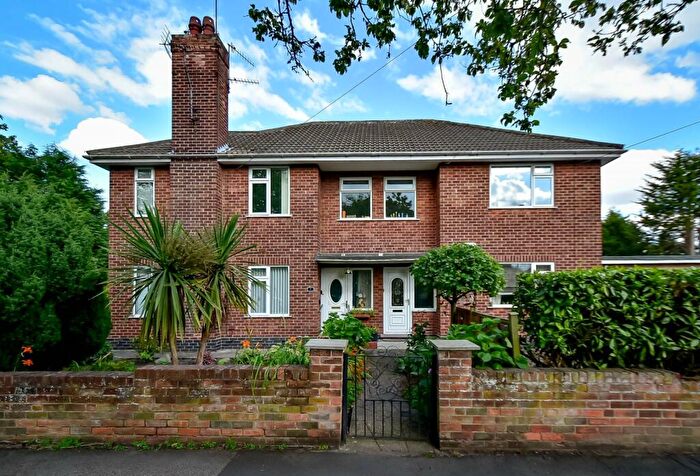 2 Bedroom Flat To Rent In Pickering Road, Hull, East Yorkshire, HU4