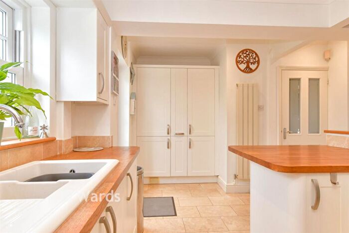 3 Bedroom Detached Bungalow For Sale In Ashford Road, Faversham, Kent, ME13