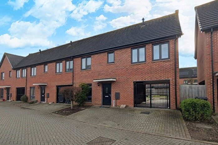 4 Bedroom Semi Detached House To Rent In Woking, Surrey, GU22