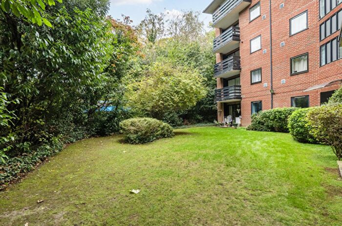 3 Bedroom Flat For Sale In Glen Eyre Road, Southampton, Hampshire, SO16
