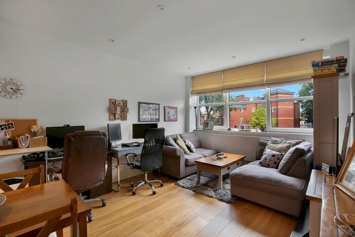 1 Bedroom Flat To Rent In Croydon Road, Elmers End BR3