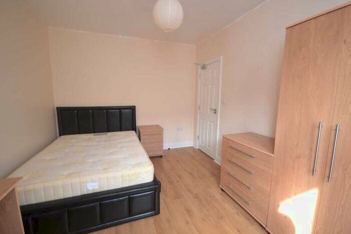 5 Bedroom Terraced House To Rent In Liverpool Road, Reading, RG1