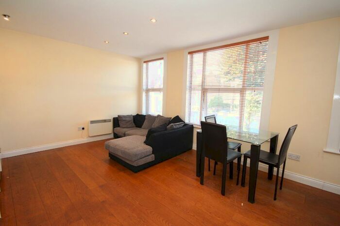 2 Bedroom Flat To Rent In Hermitage Road, Manor House, London, N4