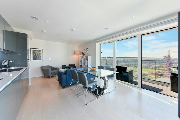 2 Bedroom Flat To Rent In Glasshouse Gardens, Stratford, London, E20