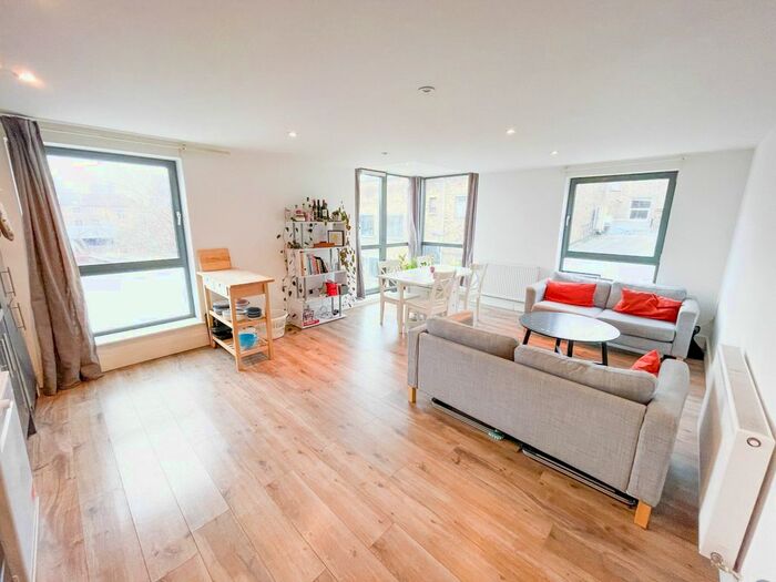 3 Bedroom Flat To Rent In Sahin House, Shacklewell Lane, Dalston E8
