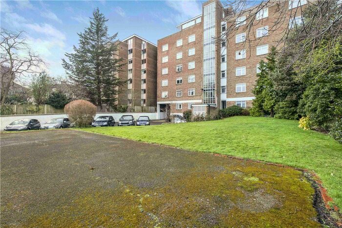 3 Bedroom Flat To Rent In Putney Hill, Putney SW15