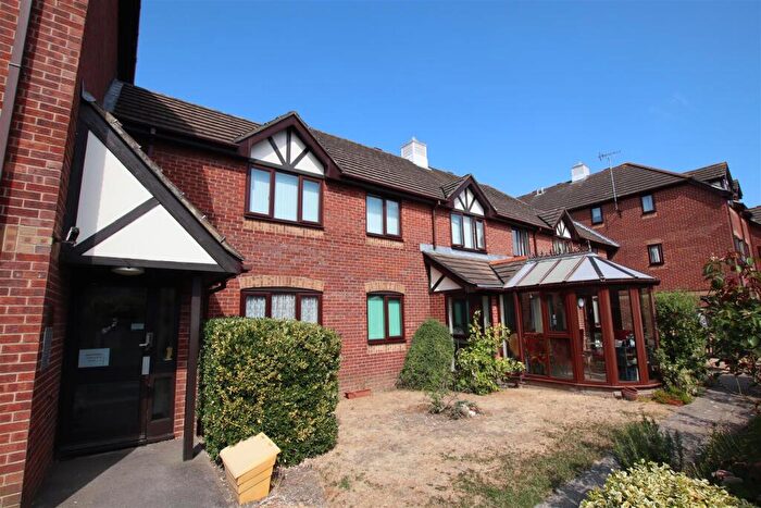 1 Bedroom Duplex For Sale In The Crescent, Eastleigh, SO50