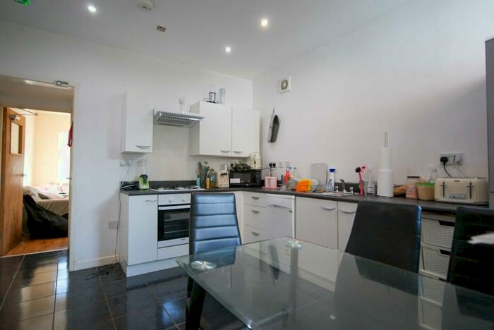 4 Bedroom Terraced House To Rent In Tiverton Road - Bath Student Property, B29