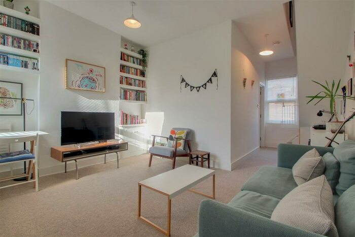 2 Bedroom Flat To Rent In Elthruda Road, Hither Green, London, SE13