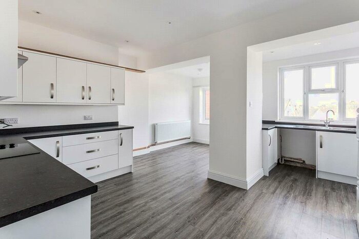 4 Bedroom Semi-Detached House To Rent In Mill Street, Mill Street, Redhill, Surrey, RH1