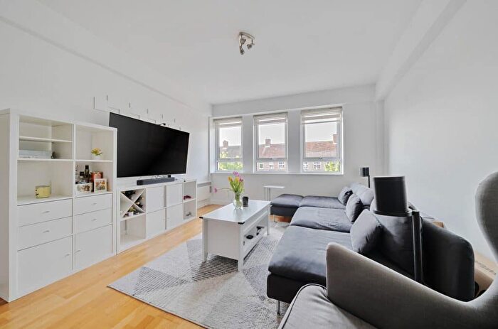 1 Bedroom Flat To Rent In Heath Road, Twickenham, TW1