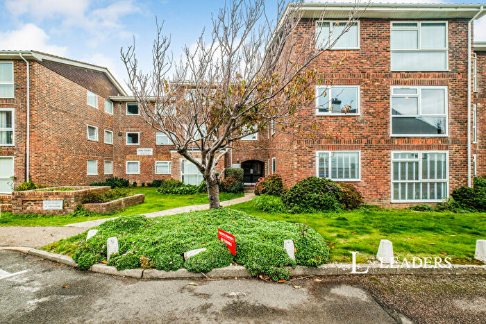 2 Bedroom Flat To Rent In Suncourt, Rye Close, BN11