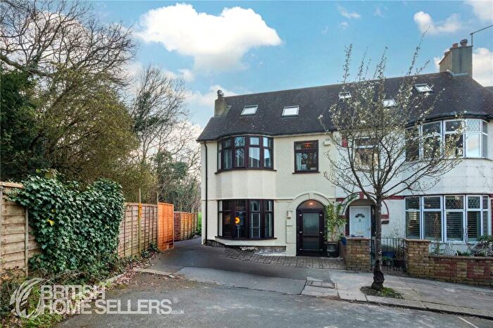 5 Bedroom End Of Terrace House For Sale In Grangecliffe Gardens, London, SE25