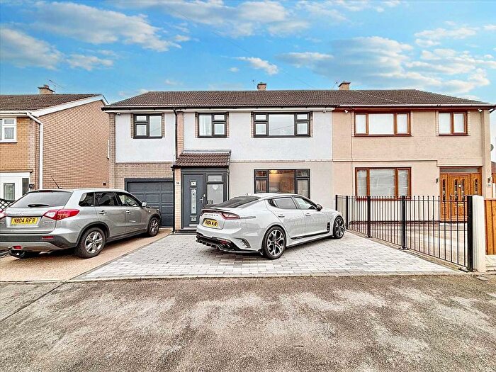 4 Bedroom Semi-Detached House For Sale In Ascot Drive, Hucknall, NG15