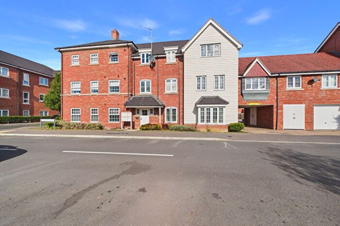 2 Bedroom Flat To Rent In Jasmine Square, Woodley, Reading, Berkshire, RG5