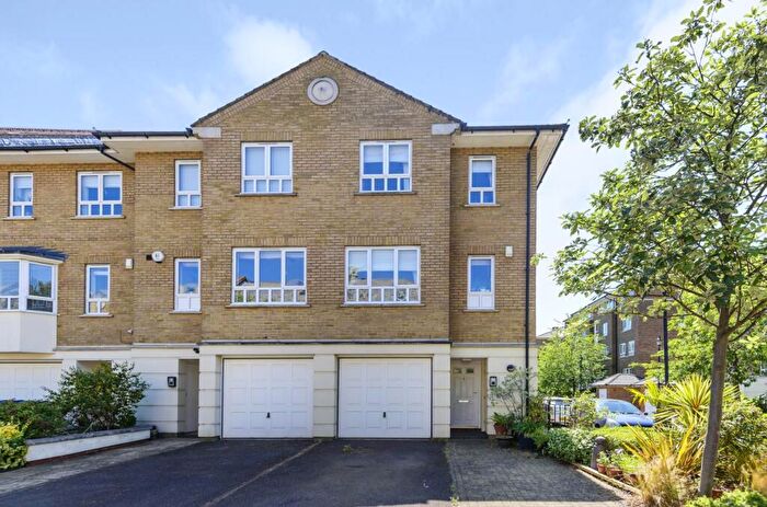 3 Bedroom Town House For Sale In Samuel Gray Gardens, Kingston Upon Thames, KT2