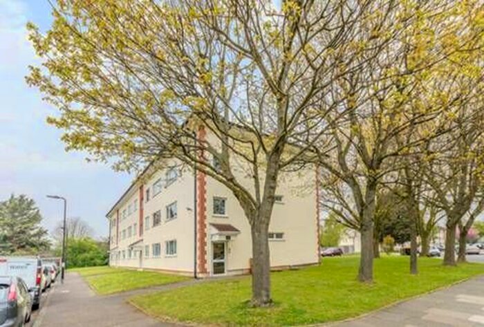 2 Bedroom Flat To Rent In Byron Way, Northolt, UB5