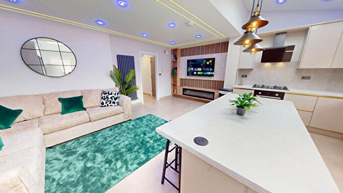 4 Bedroom House To Rent In Warwards Lane, Selly Oak, B29