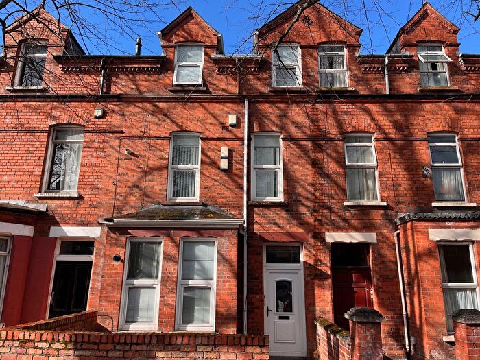 2 Bedroom Flat To Rent In University Avenue, Belfast, BT7
