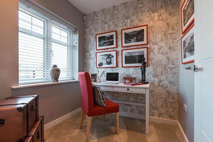 4 Bedroom Detached House For Sale In Thame Road, Longwick, HP27