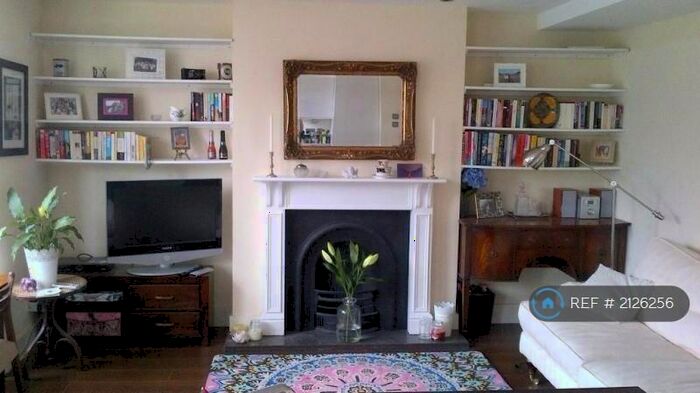 2 Bedroom Flat To Rent In Thurlow Park Road, London, SE21