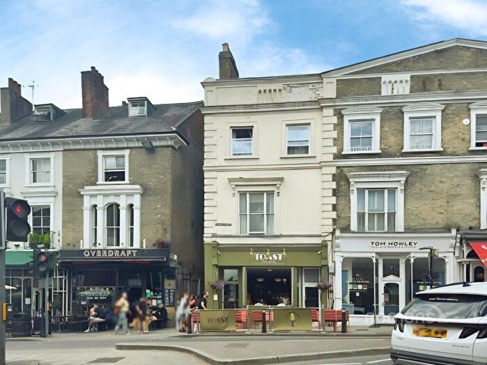 1 Bedroom Flat To Rent In Jewry Court, A Jewry Street, Winchester, SO23