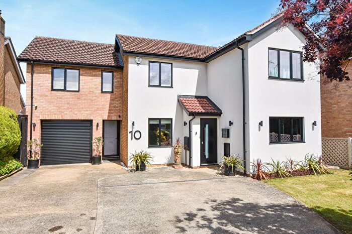 4 Bedroom Detached House For Sale In Oak Road, Stamford, PE9