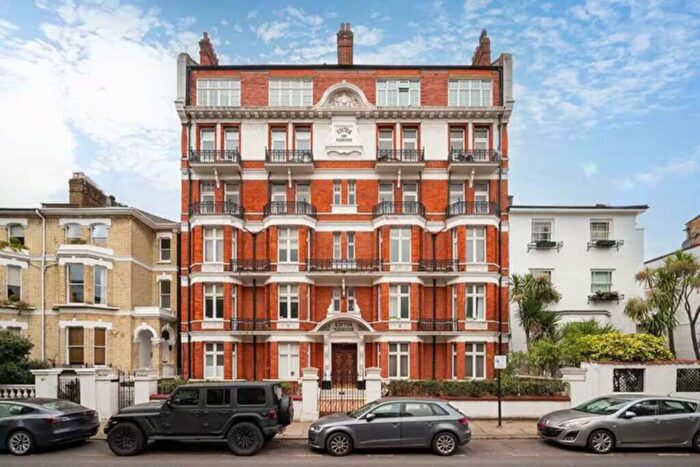 2 Bedroom Apartment To Rent In Edith Grove, London, SW10