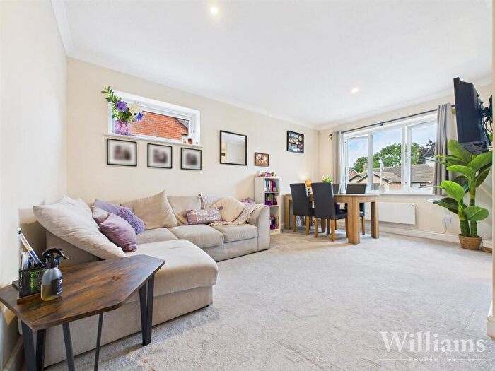 2 Bedroom Apartment For Sale In Ascott Road, Aylesbury, HP20