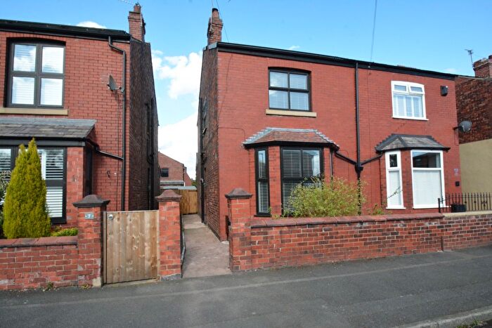 2 Bedroom Semi Detached House For Sale In Moorside Avenue, Droylsden, M43
