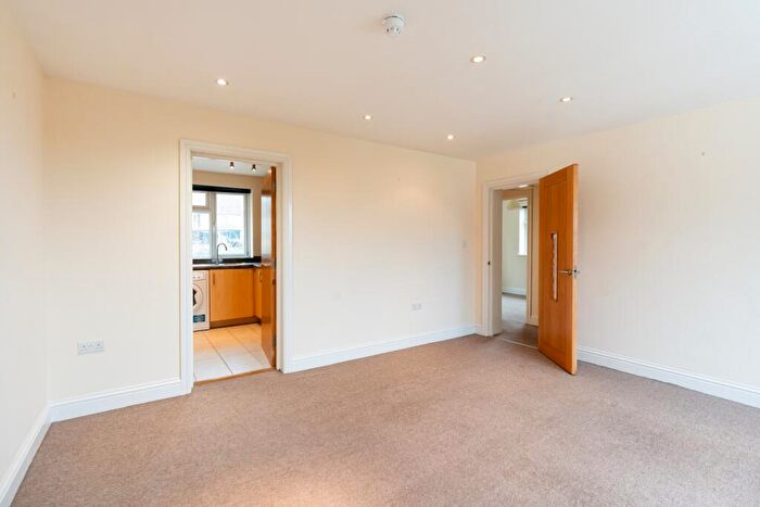 2 Bedroom Apartment To Rent In Moorland Close, Witney, OX28