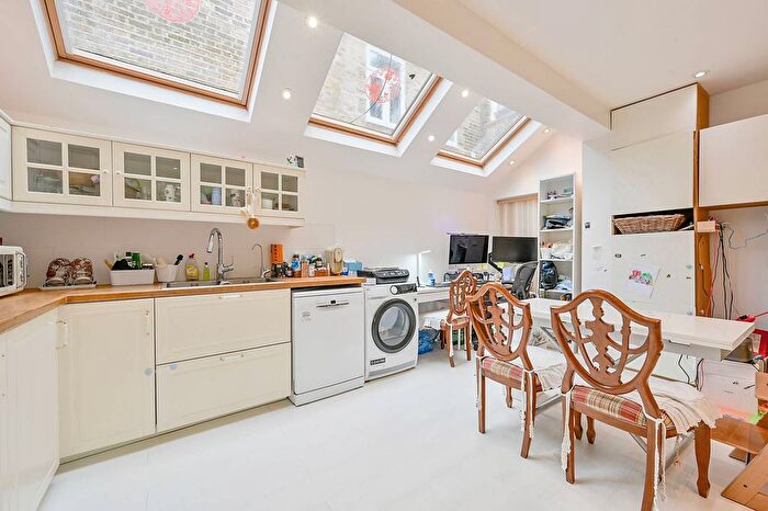 2 Bedroom Maisonette To Rent In Adelaide Grove, Shepherd's Bush, London, W12