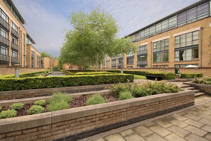 1 Bedroom Flat To Rent In Town Meadow, Brentford, TW8