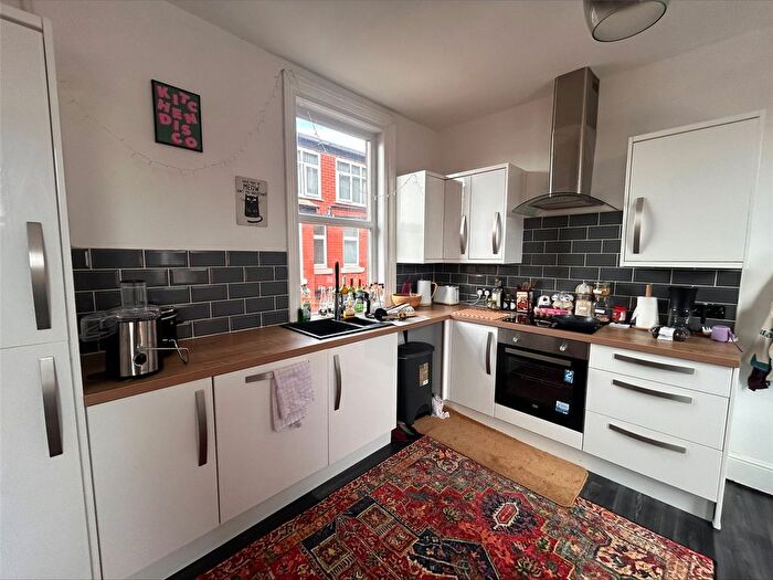2 Bedroom Flat For Sale In Derbe Road, Lytham St. Annes, Lancashire, FY8