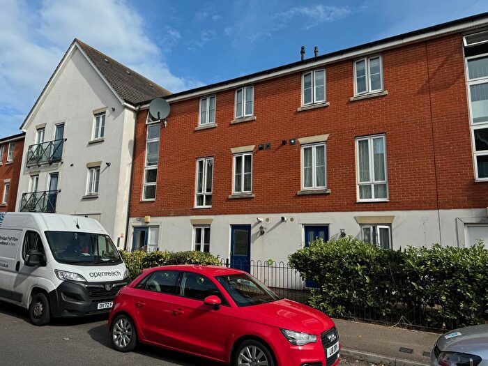 1 Bedroom Flat To Rent In Hevingham Drive, Romford, RM6