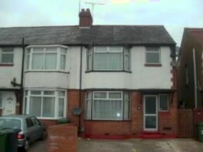 3 Bedroom Semi-Detached House To Rent In Linden Road, Luton, LU4