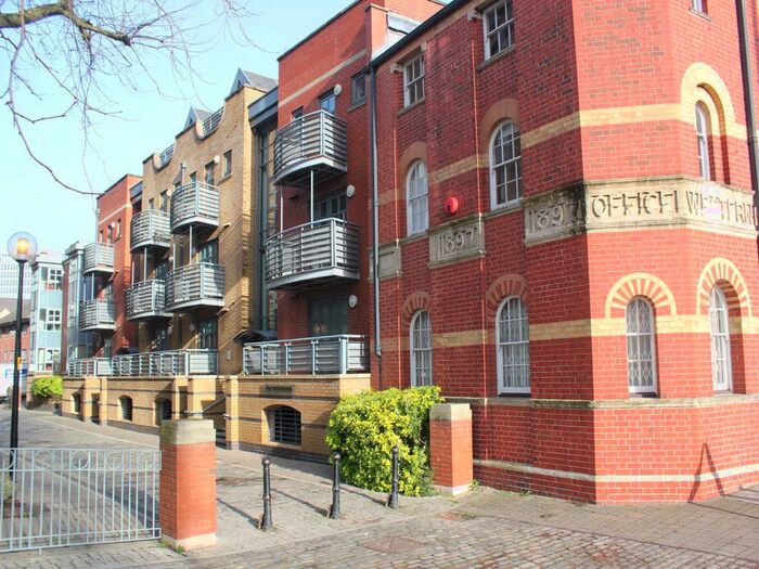 2 Bedroom Apartment To Rent In The Metropolitan, Redcliff Backs, Bristol, BS1